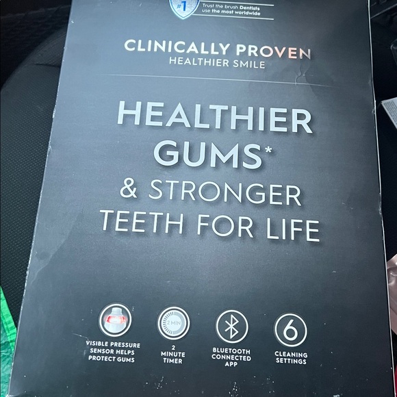 Oral-B Genius X Electric Toothbrush - Black and White - Picture 2 of 3